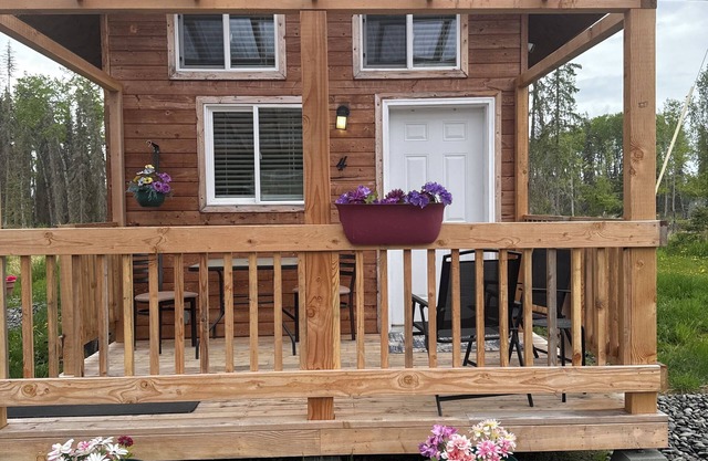 Kenai River access! Cute little cabin with a loft