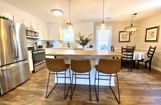 KickbackCottageLKN - Cozy 3BR, walk to marina and lake