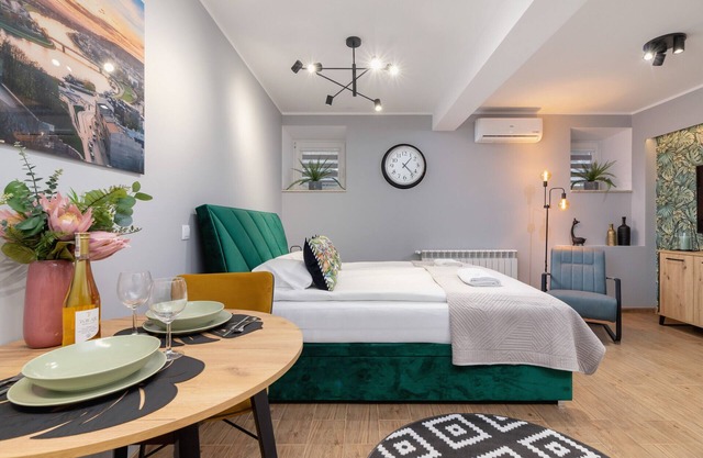 Kielecka Studio With AC by Renters