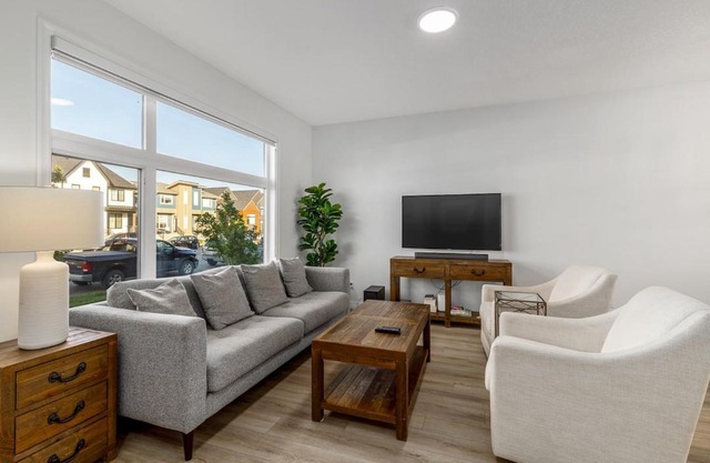 King Bed, AC, Fenced Yard, Family Friendly, 5 min South Health Campus