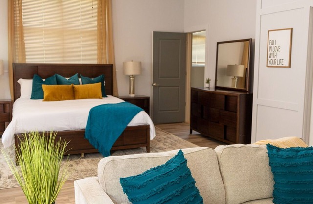 King Bed Condo in Walkable Neighborhood w/ Desk & WIFI