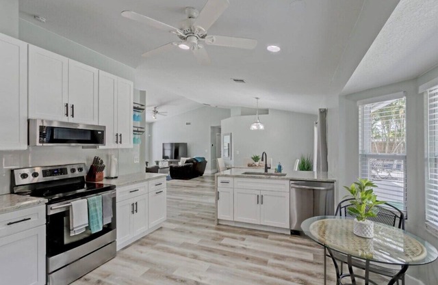 Private Heated Pool ~ BBQ ~ Patio ~ King Beds