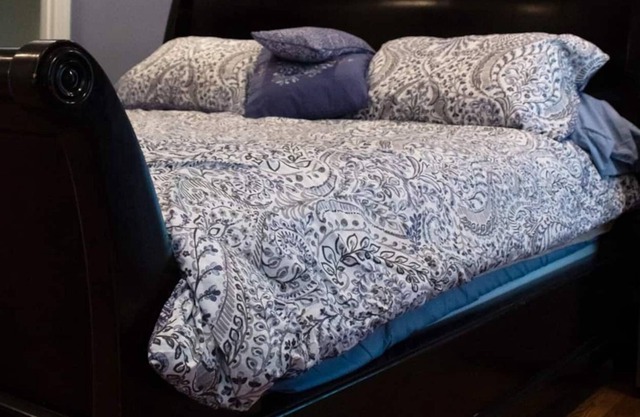 King size bed on quiet wooded property, near 485