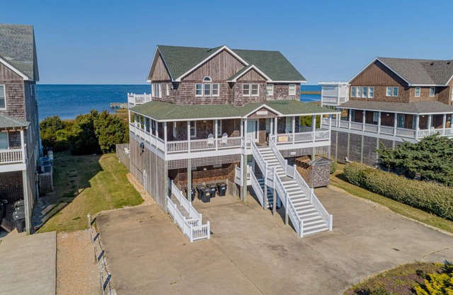KiteHouse - 7BR Sound Front House w/ Pool, Hot tub, Private dock & Kite Launch