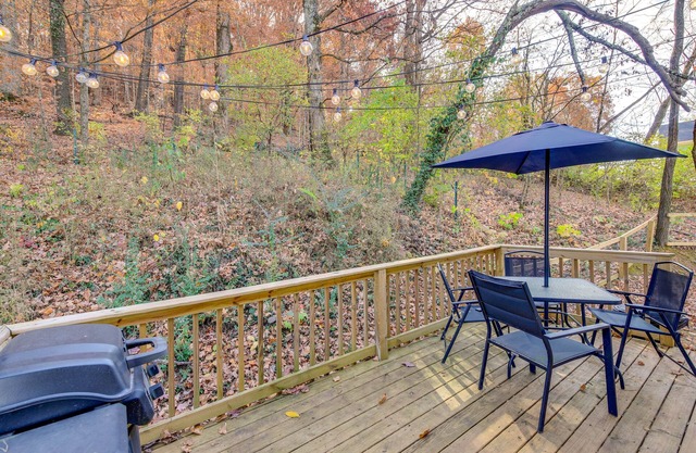 Knoxville Cottage w/ Fenced Yard, Pet Friendly!