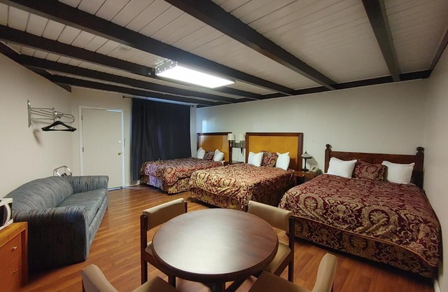 Kootenay Country Inn