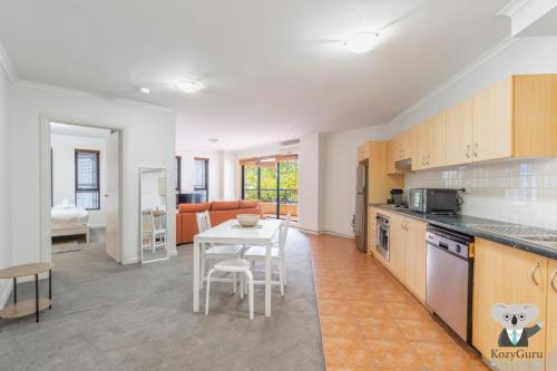 KozyGuru | Redfern | Cozy Apt near Train Station