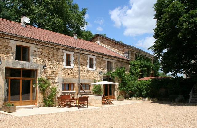 L'Ecurie Casa rural, 5 * y 4 llaves lujo, Riverside, piscina, Familia / Animales domésticos bienvenidos Brantome