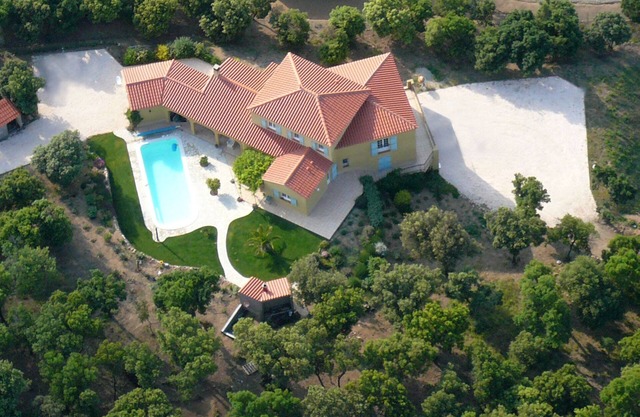 Amplia villa llena de encanto, piscina privada y espectaculares
