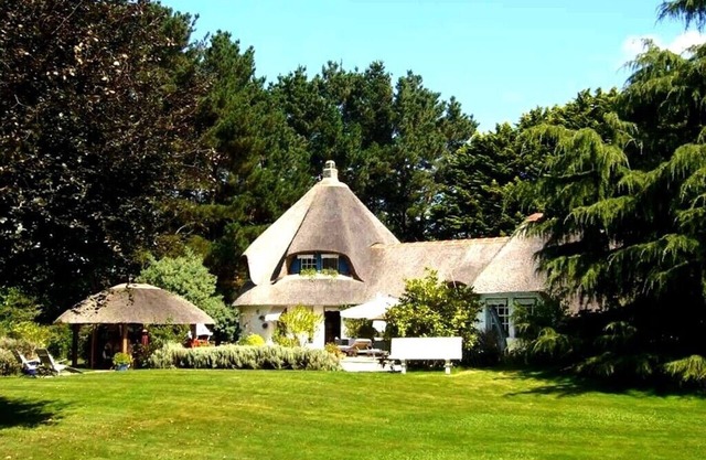 LA CHAUMIERE - maison familiale, 8' des plages, 8 pers