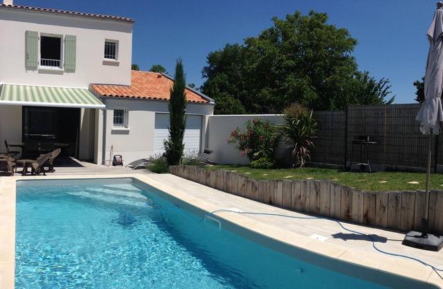Piscina privada climatizada a 29 ° C de abril a noviembre Maison de Flora