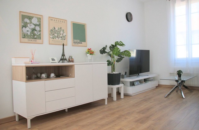 La Miranda Dijon: House with Private Parking, Garden & Terrace