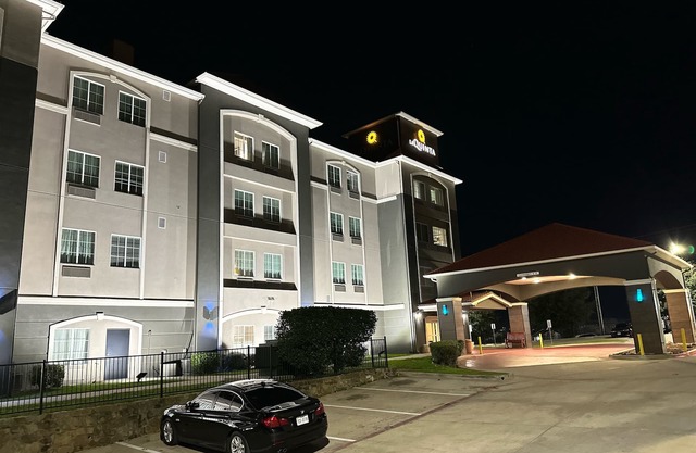 La Quinta Inn & Suites by Wyndham Fort Worth - Lake Worth