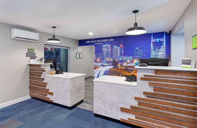 La Quinta Inn & Suites by Wyndham Nashville Airport