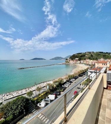 La Terrazza di Shelley Panoramic Flat
