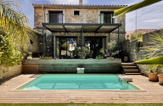 La vigneronne between vineyards and sea with private pool