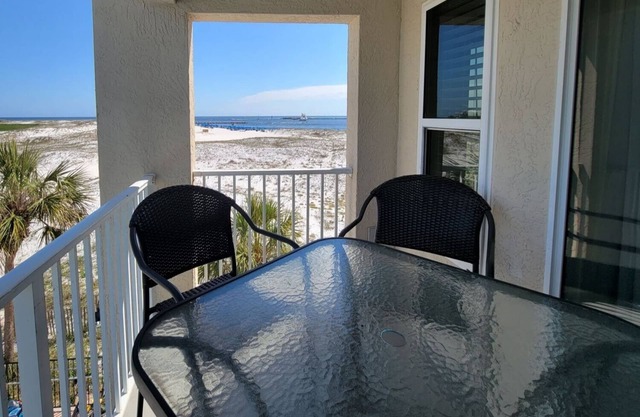 La Vista - 2 Br Condo