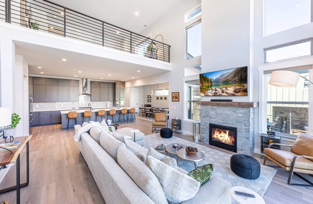 New Ski Home | Private Hot Tub | 7 Mins to Skiing & Deer Valley East Village | Great for Families