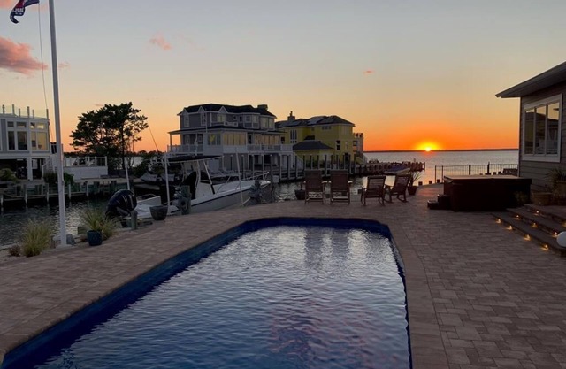 Lagoon with Bayviews 5 Bedroom & Pool