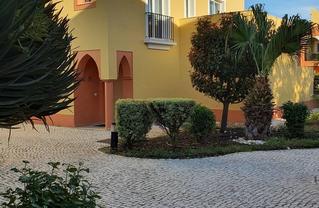 Lagos Jardim de Meia Praia Town House