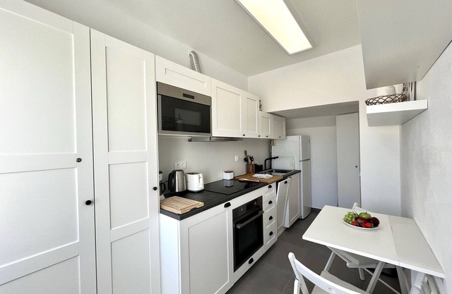 Lagos Ocean Breeze by Homing