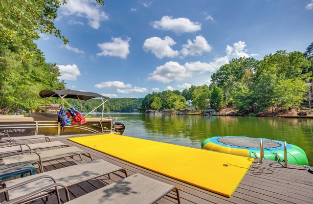 Lake Access: Waleska House w/ Floating Dock!