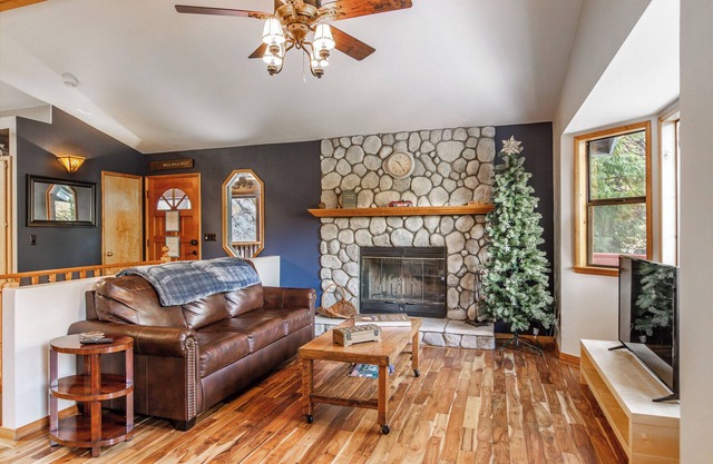 Impresionante Hillside Haven con Lake Arrowhead Beach pasa