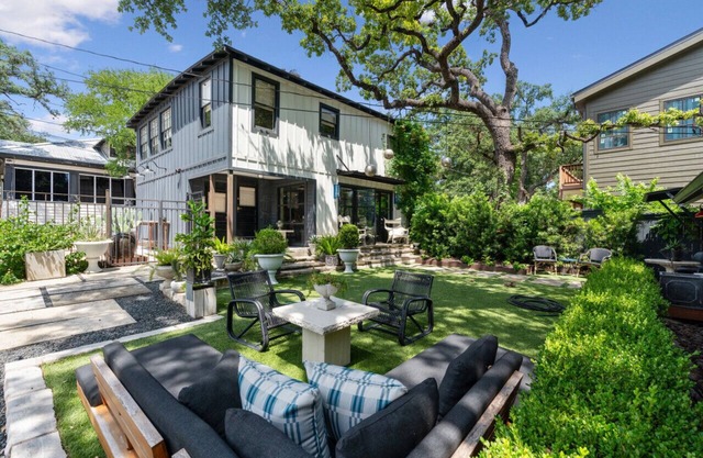 Lake Austin Retreat w/ Outdoor Dinning Event Space
