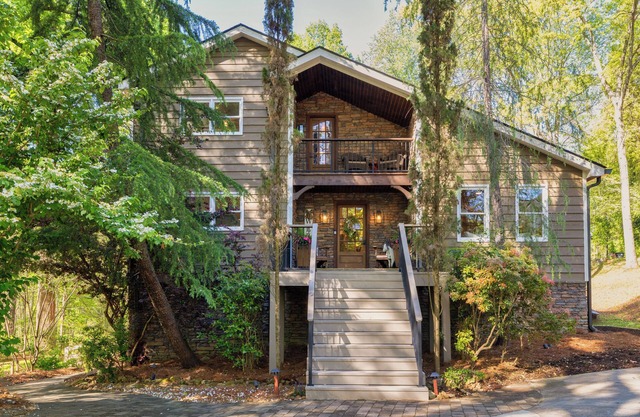 Lake Cabin! Private Dock/Hot Tub/8 Beds/Pool Table/Ping Pong Table