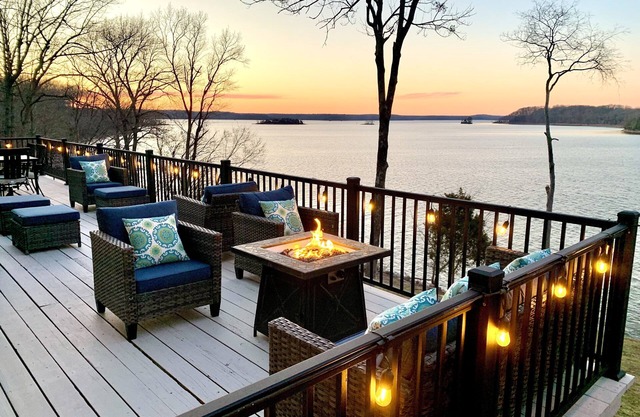 Lake Country - Waterfront With Style