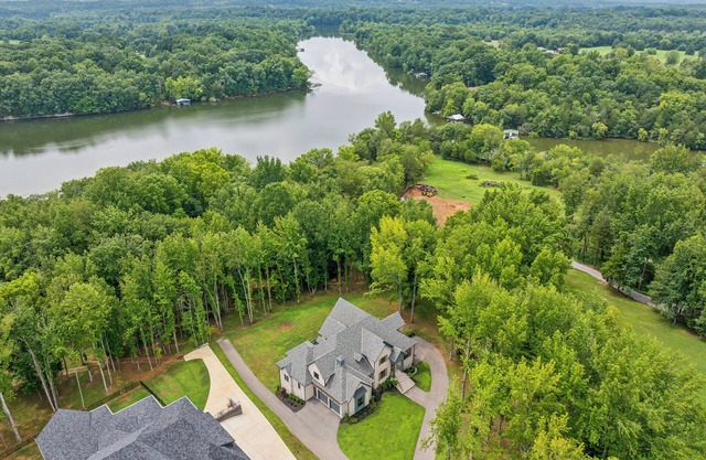 Lake Estate w private Dock on 2 acres Just outside Nashville, Tn!!!