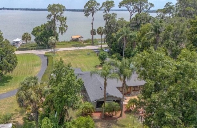 Hermosa casa del lago Dora a 5 minutos del centro de la ciudad de Mt Dora