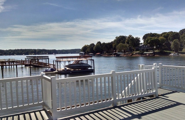 Casa frente al lago con hermosa vista y aguas profundas