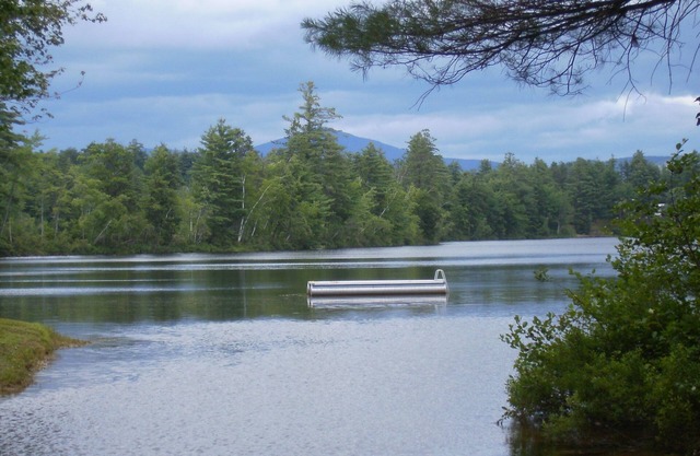 FRENTE AL LAGO Chalet de esquí rústico con playa privada