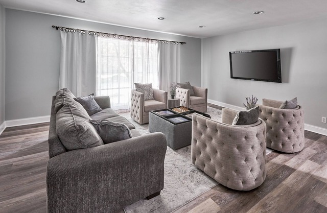 Lake Geneva Home with bar and games in basement!