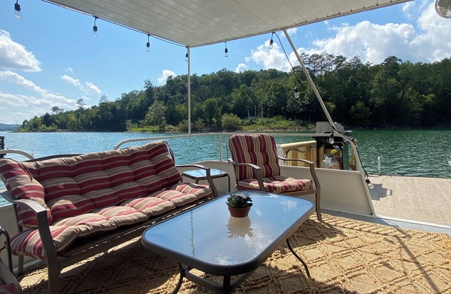 Lake Gypsy Floating House on Beautiful Norris Lake - Your Private Lake Oasis
