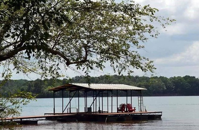 Lake Hartwell Covered Dock & Sunset Beach 3BD, 1BA
