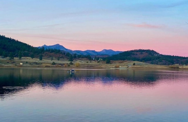 Lake Hatcher Retreat-w/Mtn Views! 1 story-3/2
