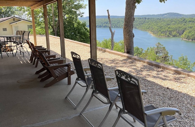 Lake home with Panoramic views of the Lake