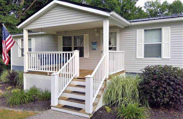 Lake it or Leave it! Lake House just one mile from Lake Cumberland Marina