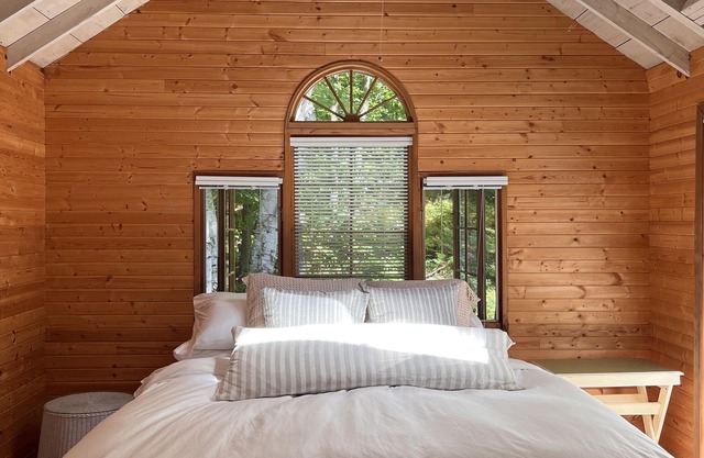 Lake Muskoka 2.5 Bedroom Island Cottage