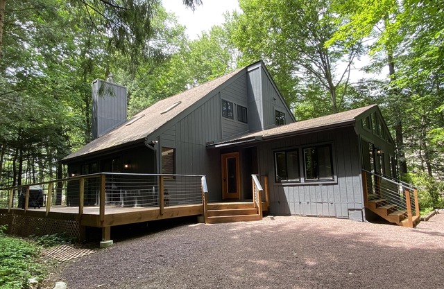 Lake Naomi ~ Poconos ~ 3BR/2BA ~ Close to Kalahari, Camelback, Jack Frost, BB