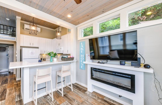 Lake Norman Getaway w/ Pool Access + Kayaking!