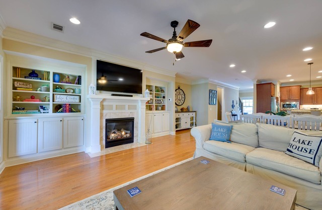 Lake Oconee Abode w/ Patio, Grill & Fire Pit Table