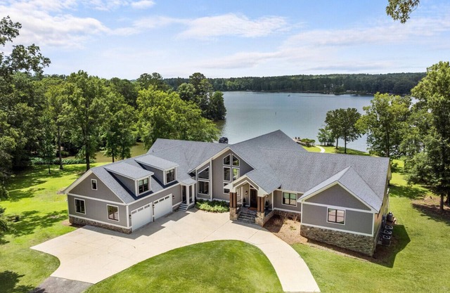 Lake Oconee|Pool Table|King Suites|Kayaks|SUP boards