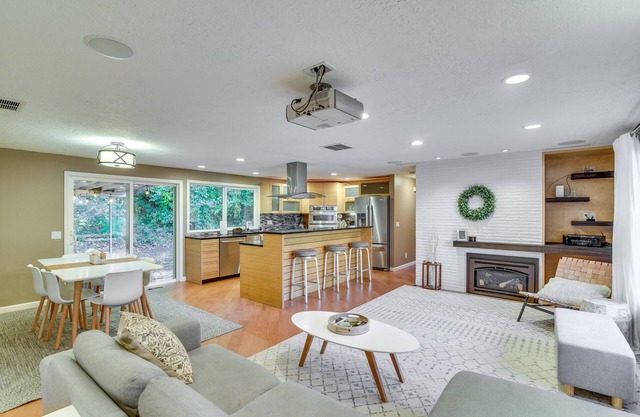 Lake Oswego Home w/ Covered Patio: Near Portland!