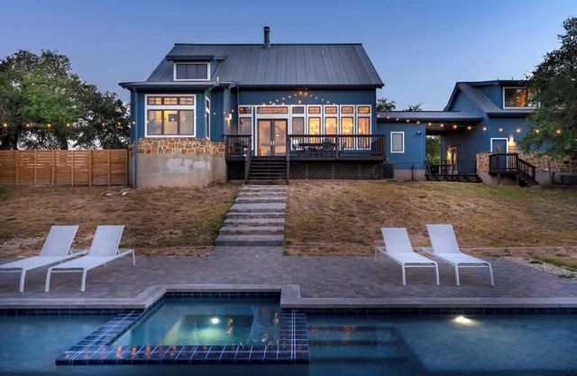 Luxe Retreat Sleeps 25 w/Pool