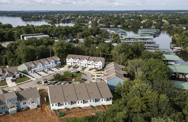 Lake retreat North of Nashville! Backs up to Gallatin Marina & Old Hickory Lake!