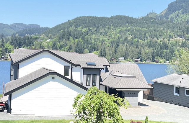 Casa del lago en Samish. ¡Lanzamiento privado, muelle masivo, terraza y más!