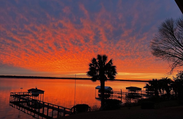 Lake Side Condo Getaway